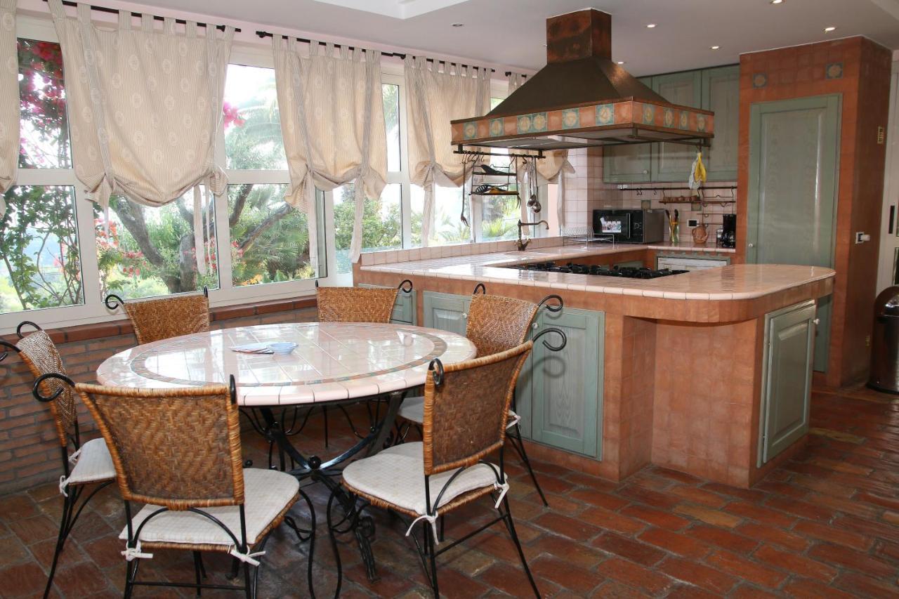Anthos Casa Vacanze Sant'Omero エクステリア 写真