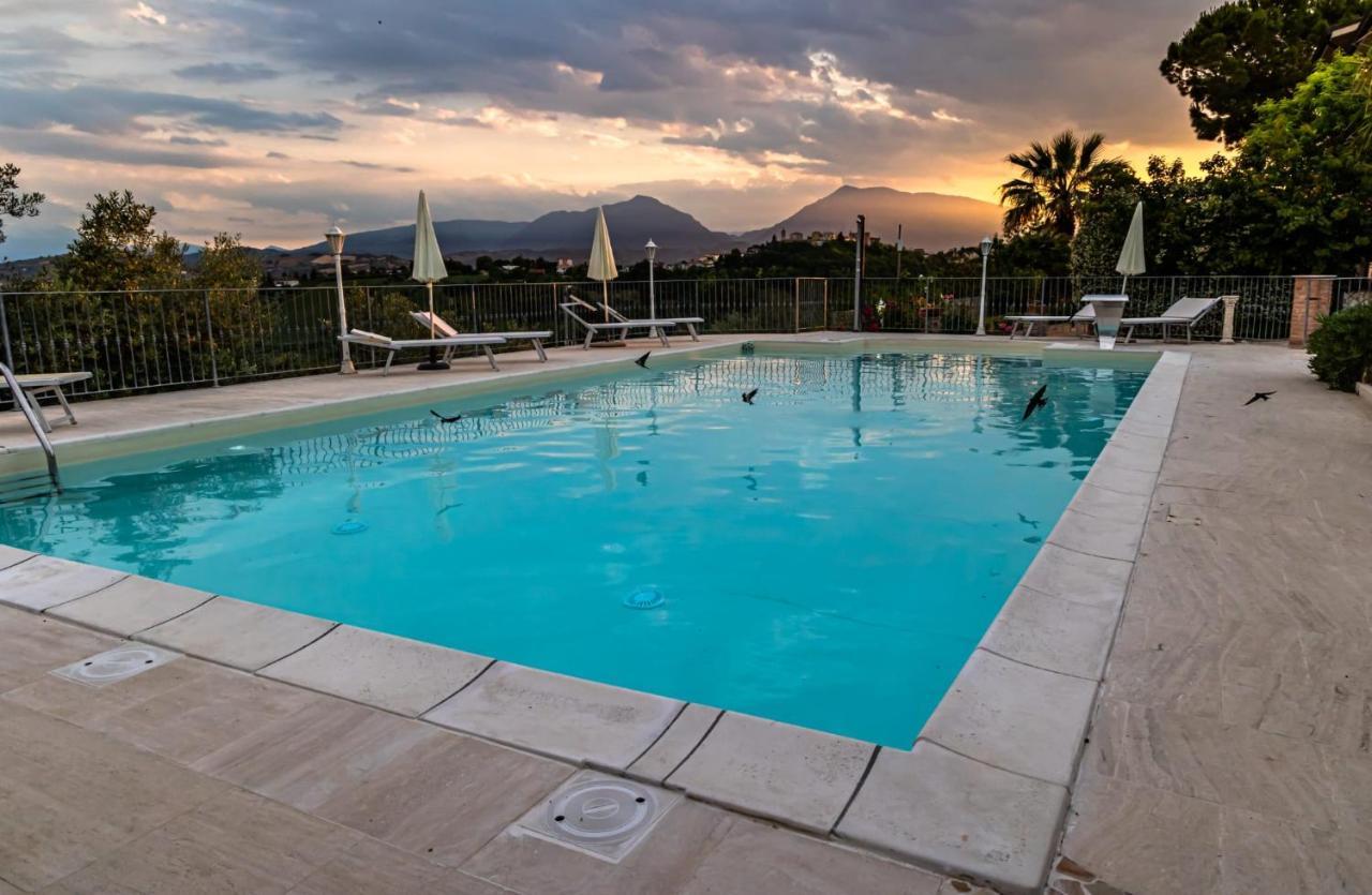 Anthos Casa Vacanze Sant'Omero エクステリア 写真