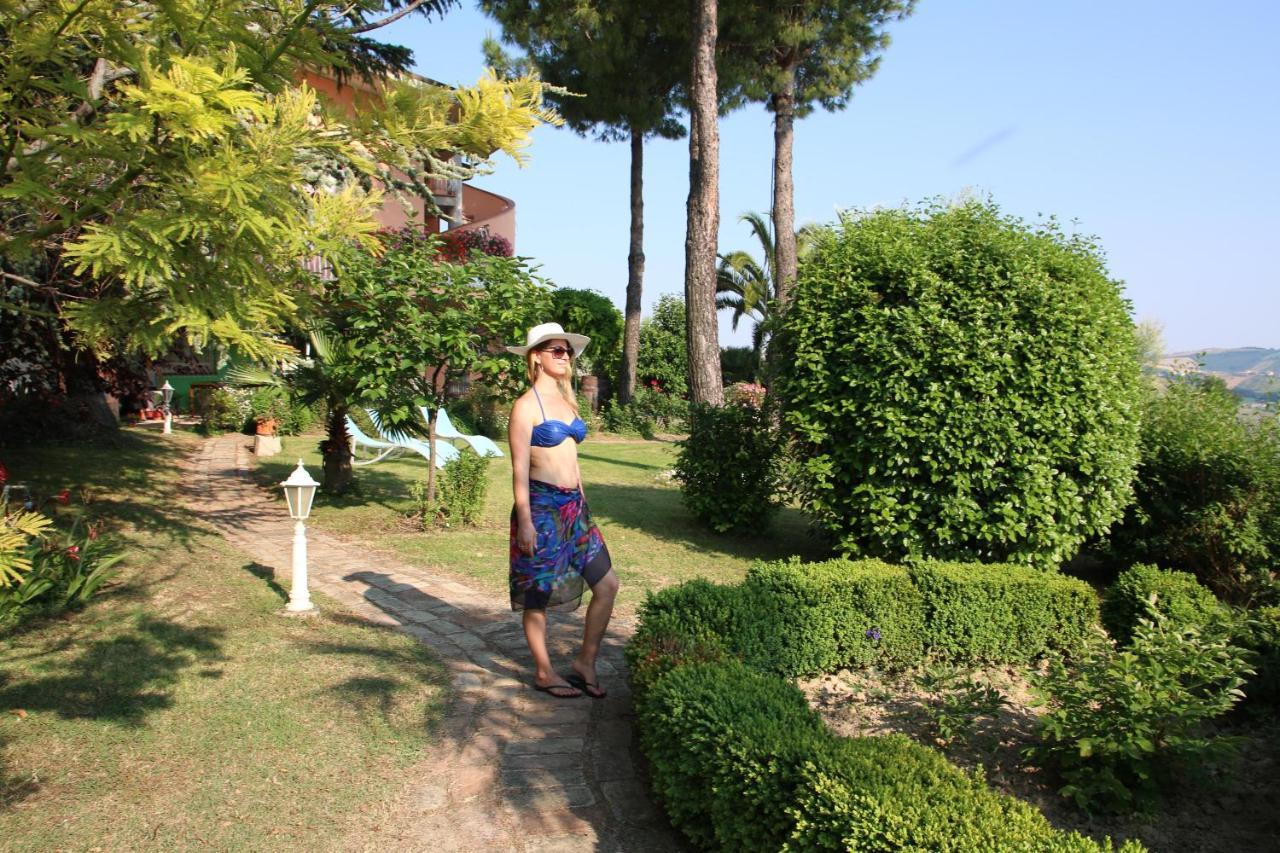 Anthos Casa Vacanze Sant'Omero エクステリア 写真