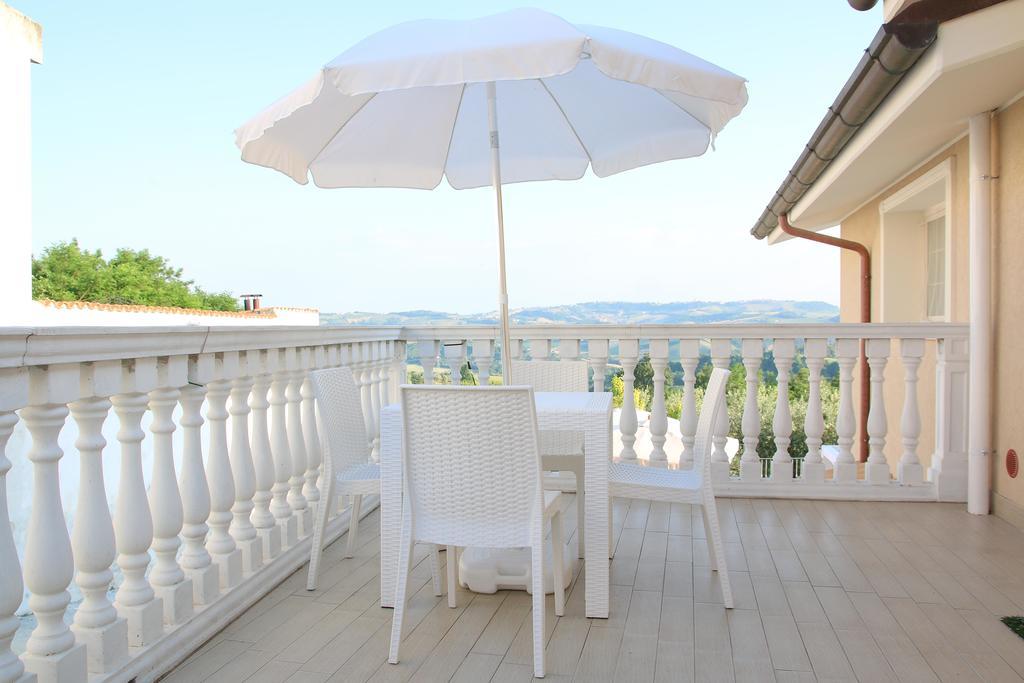 Anthos Casa Vacanze Sant'Omero エクステリア 写真