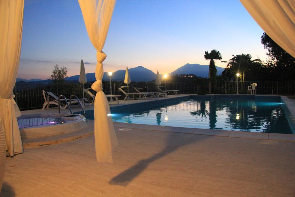 Anthos Casa Vacanze Sant'Omero エクステリア 写真
