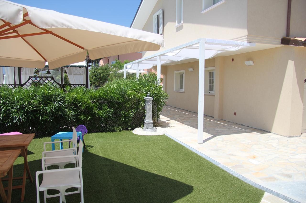 Anthos Casa Vacanze Sant'Omero エクステリア 写真